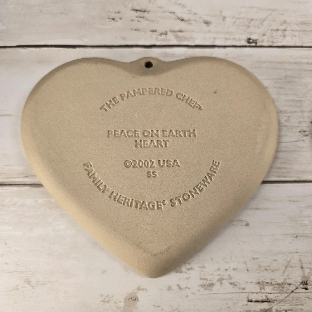 Pampered Chef Heart Stoneware Cookie Molds Peace On Earth & Heart‎ of Canada Set